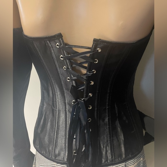 Black off the shoulder long sleeve bustier with lace up back Size Small - Picture 3 of 4
